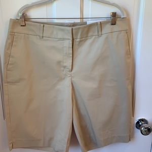 Ann Taylor Factory Boardwalk curvy tan shorts, sz 14 NWT